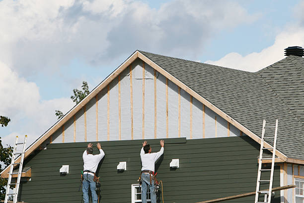 Professional Siding Contractor technician working in Richmond, TX